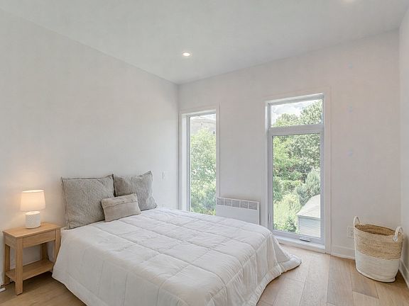 5th image of 2363 Rue Jean Langlois #201
