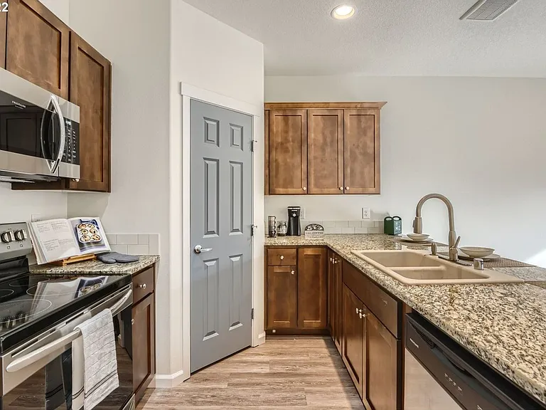 1437 NE 82nd Dr — Photo 11