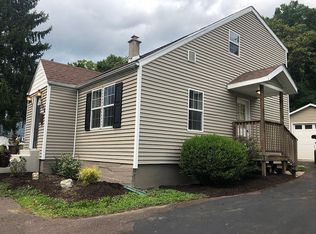 904 S Abington Rd, Clarks Summit, PA 18411