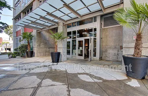 1926 W Burnside St #204 Photo 1