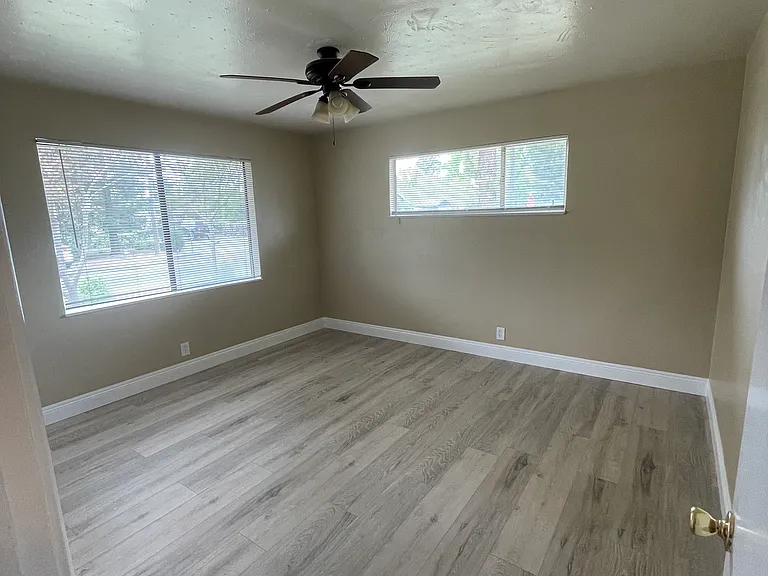 3940 N Maroa Ave — Photo 6