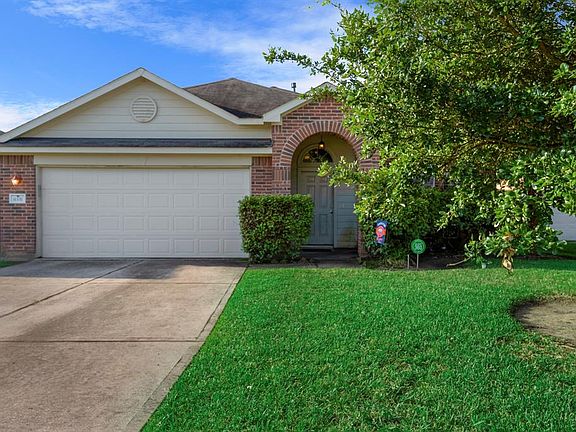Gorgeous front elevation with mature trees, beautiful grass and a location that can't be beat at the end of a cul de sac.