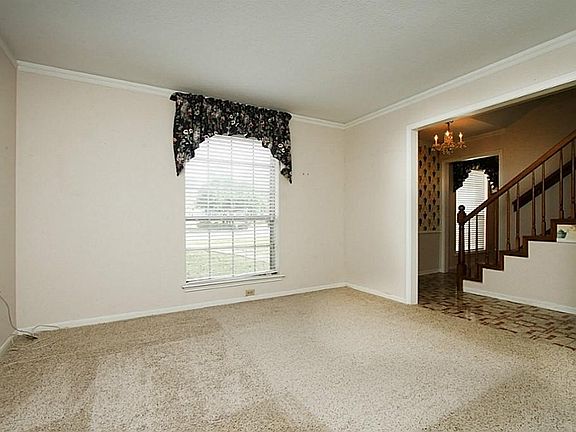 4th image of 15003 Park Creek Ct