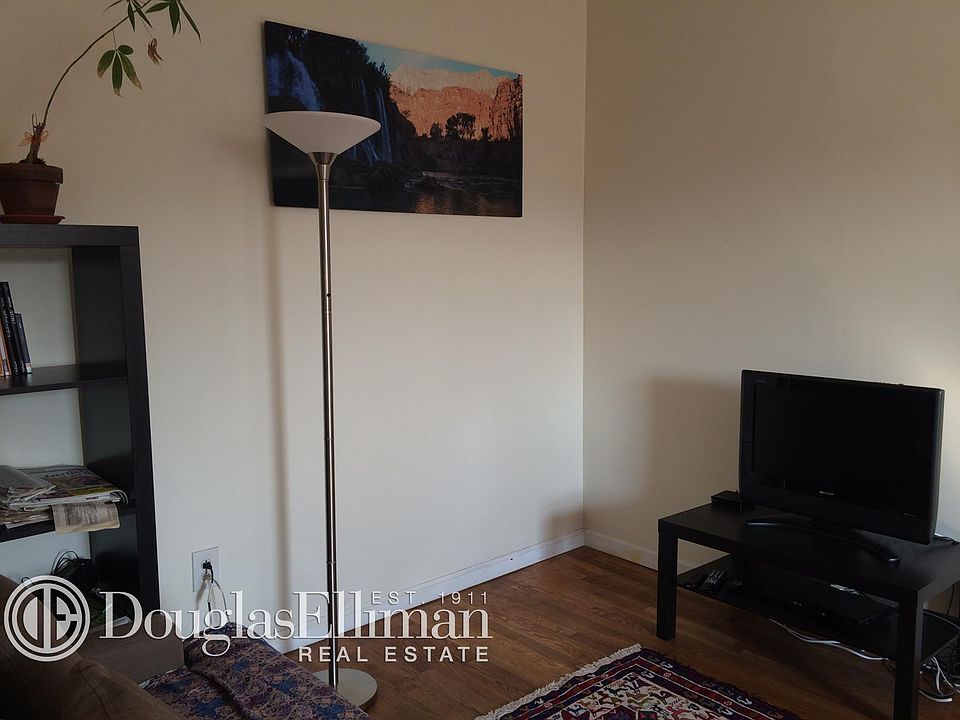 1st image of 2322 28th St APT 3B