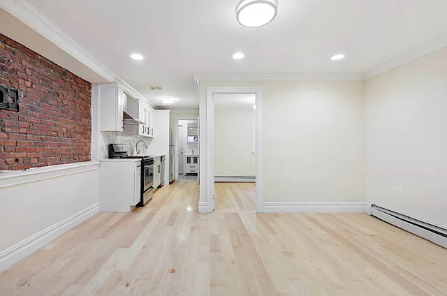 1385 Herkimer St — Photo 1