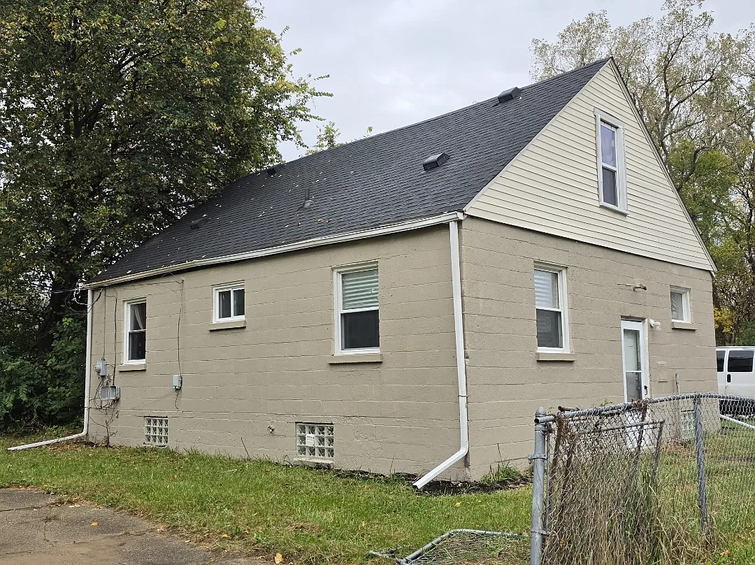 3 bed, 1050 sqft, $1,599 — Photo 3