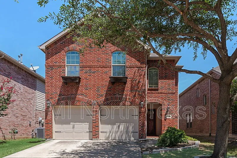 4 bed, 2.5 bath, 2746 sqft, $2,600 — Photo 2