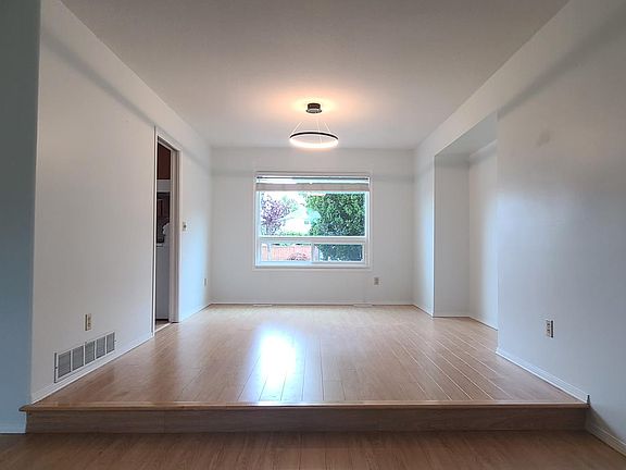 3rd image of 21541 87th Ave