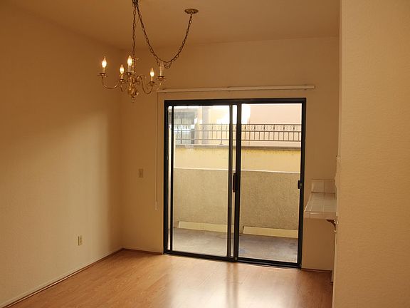 4th image of 460 S Oakland Ave #103