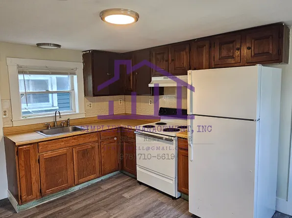 31 Market St #B, Somersworth, NH 03878