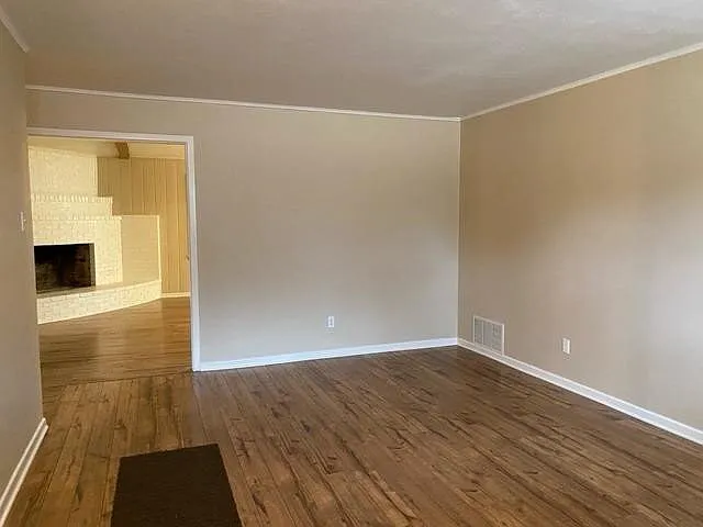 3 bed, 2.0 bath, 2156 sqft, $1,600 — Photo 4