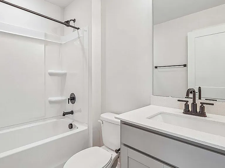 4 bed, 2000 sqft, $2,400 — Photo 1