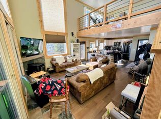 20 Hill Top Turn, Running Springs, CA 92382