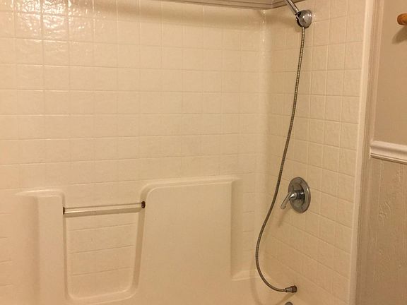 Bath #2 has tub/shower combo