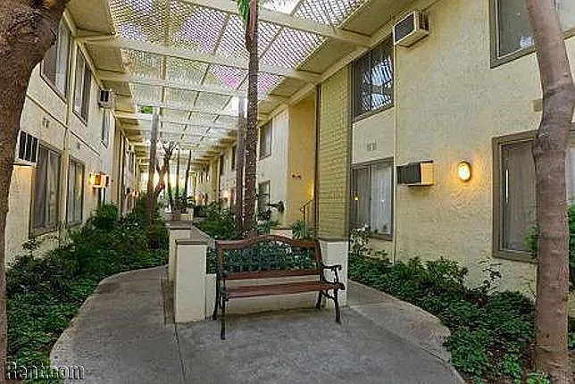 1 bed, 838 sqft, $1,695 — Photo 3