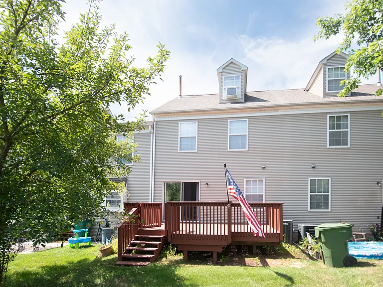 652 Longwood Rd — Photo 29