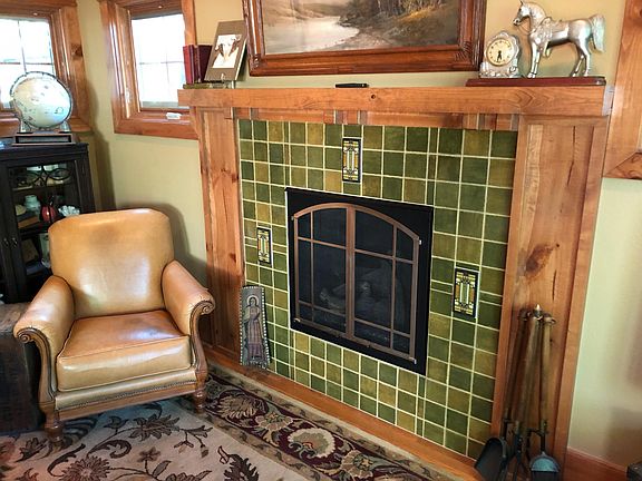 4th image of 217 N Locust Ave