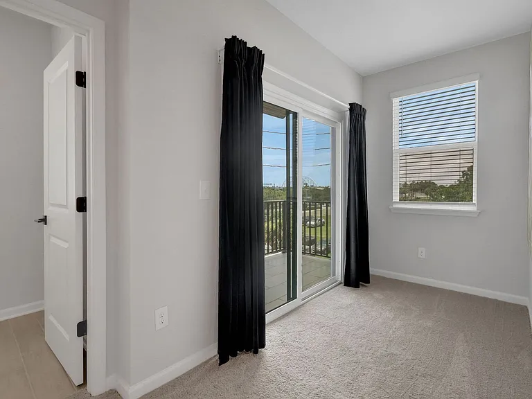 1096 Farwell St — Photo 33