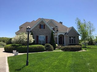 N62W28885 Kettles Ct, Hartland, WI 53029