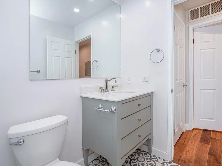 460 Oak St — Photo 14