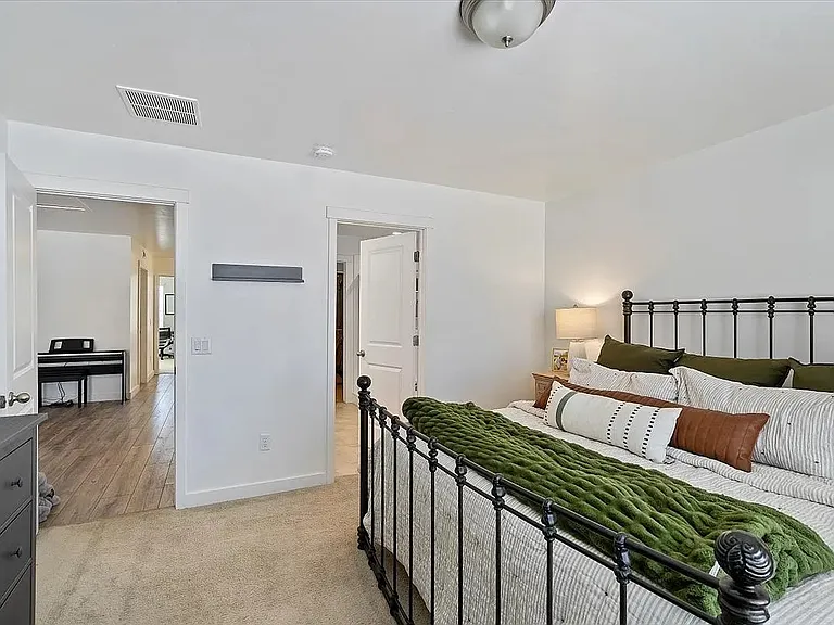 14818 S Queens Garden Ln — Photo 5