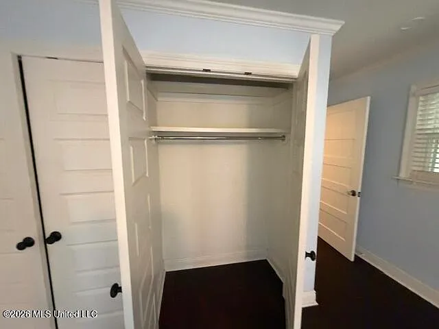 710 Mills Ave — Photo 16
