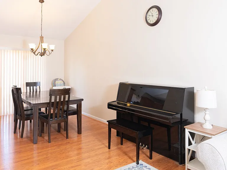 2072 Sheaffer Rd — Photo 45