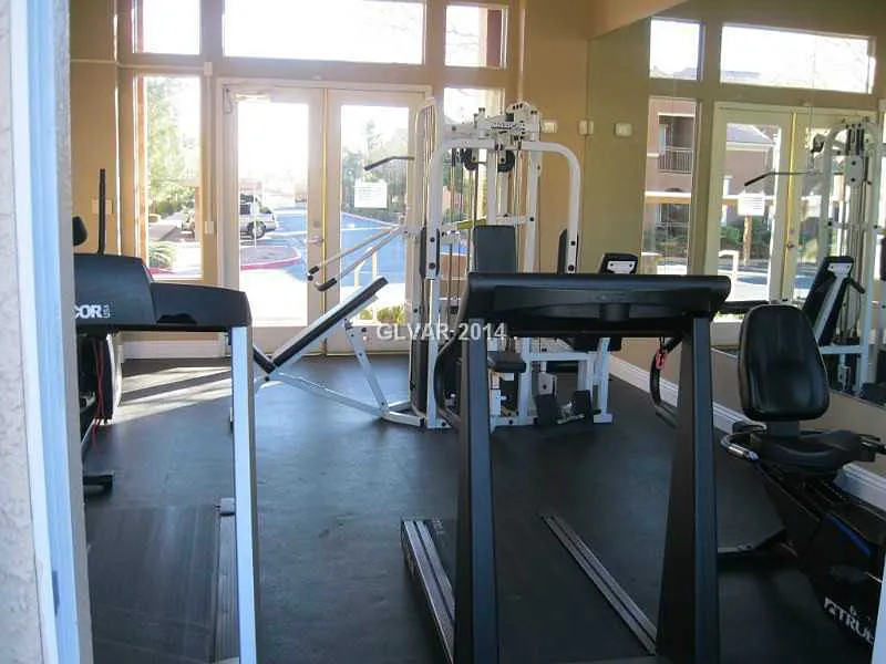 3 bed, 1190 sqft, $1,875 — Photo 2