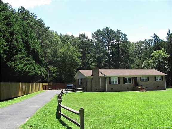 3rd image of 824 Caraway Dr