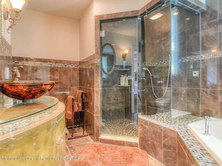 16 Abbott Ave — Photo 24