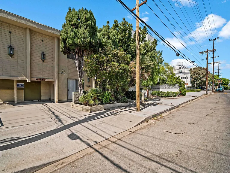 11861 Texas Ave #6 — Photo 5