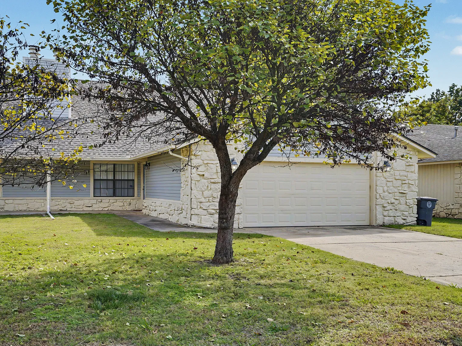 3 bed, 1760 sqft, $1,700 — Photo 2