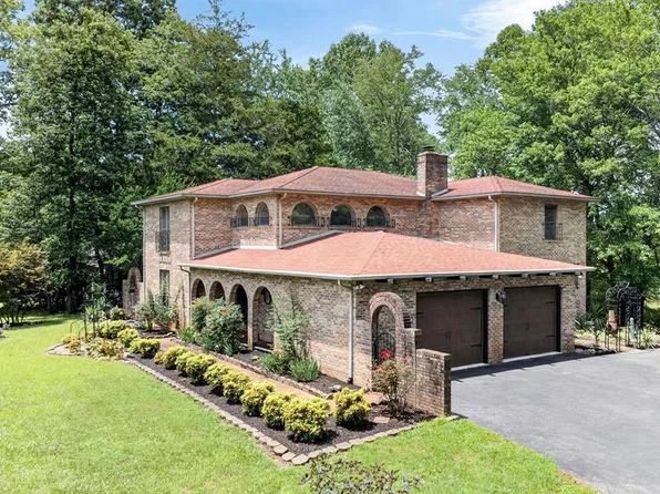 1738 Heathrow Dr, Cookeville, TN 38506