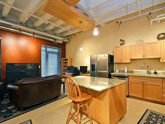 3rd image of 601 Marquette Ave APT 404