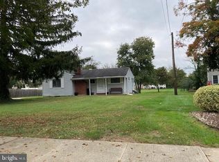 33 Sharps Ln, Hamilton, NJ 08610