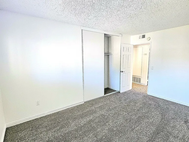 Beach Walk Apartments — Photo 20