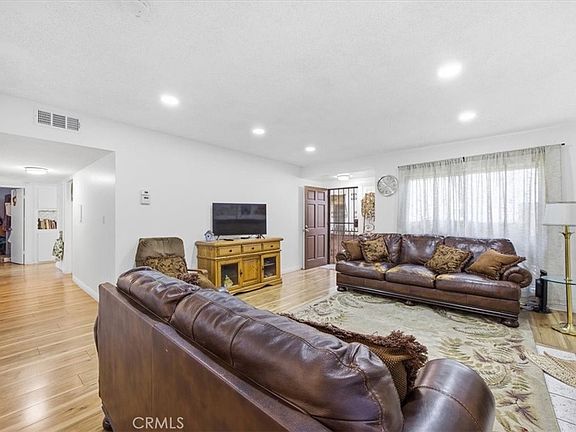 3rd image of 4376 W 134th St