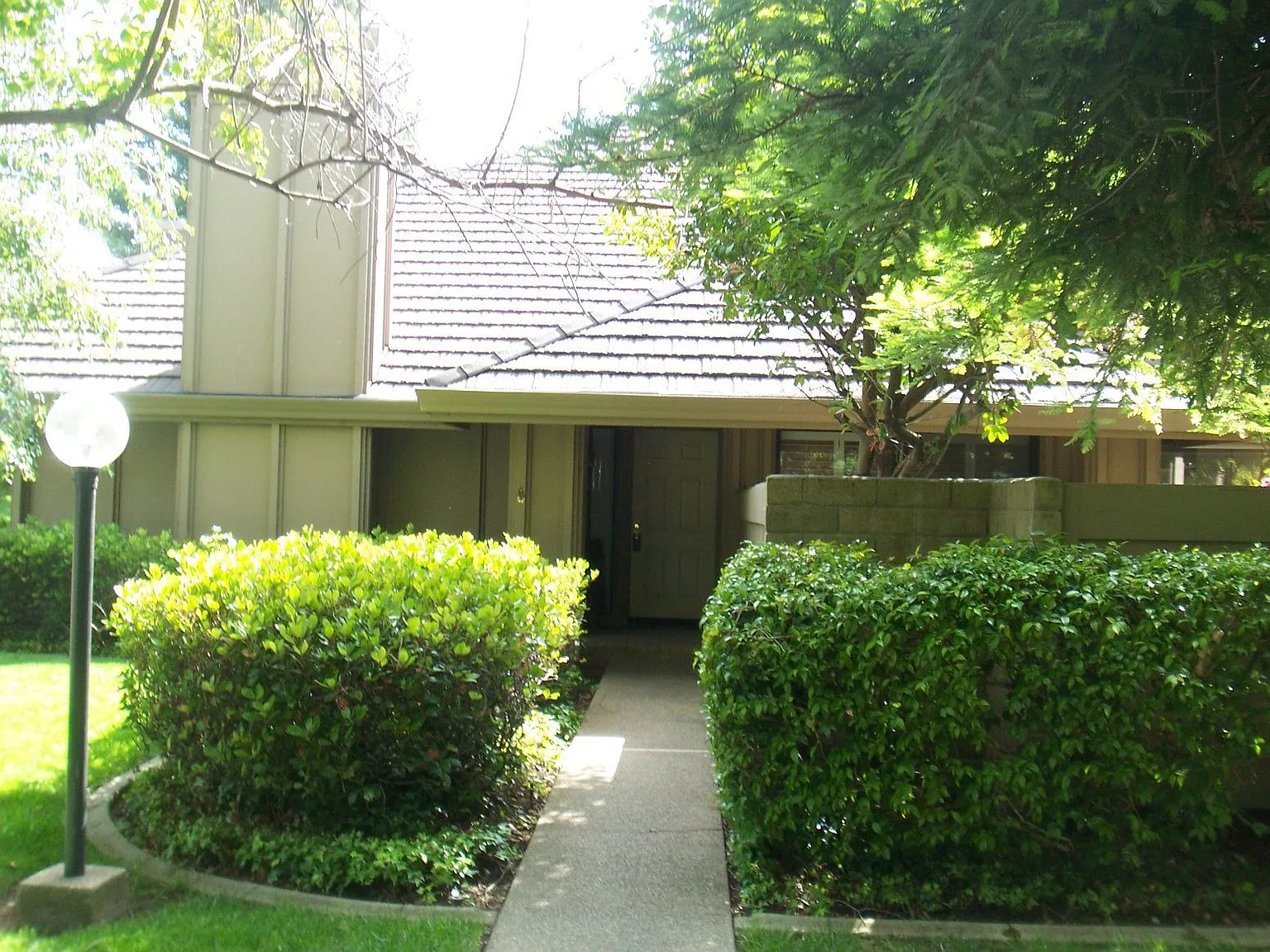 11515 Coloma Rd photo 1