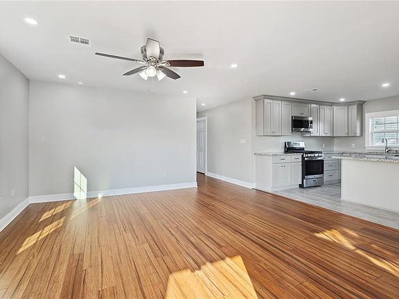 2nd image of 5902 Lafaye St