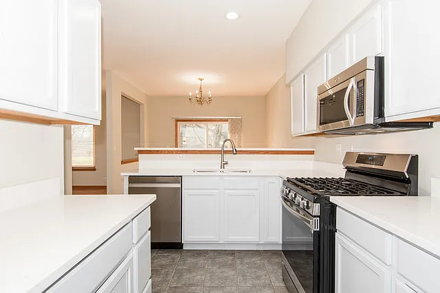 979 Parkhill Cir — Photo 13