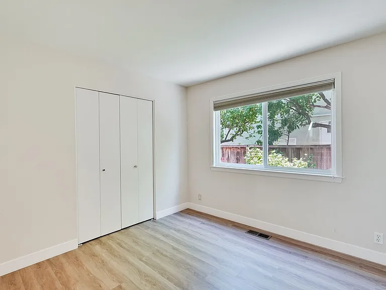 803 Runningwood Cir — Photo 42