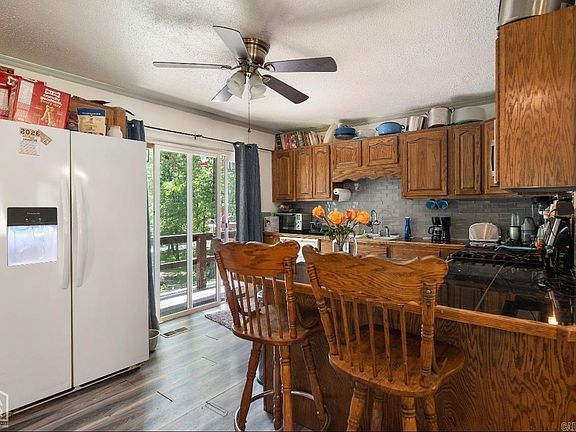 4th image of 17 Iroquois Cir