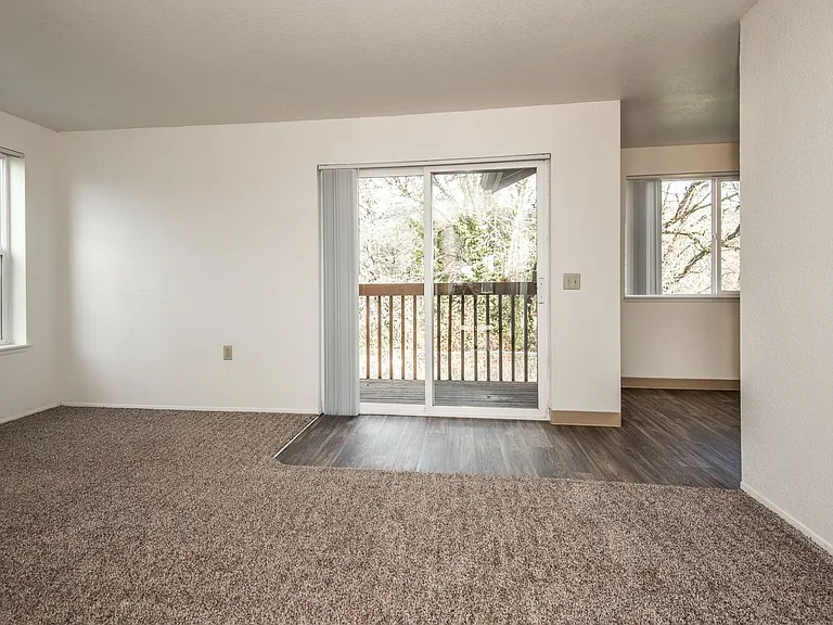 Rivercrest Apartments — Photo 7