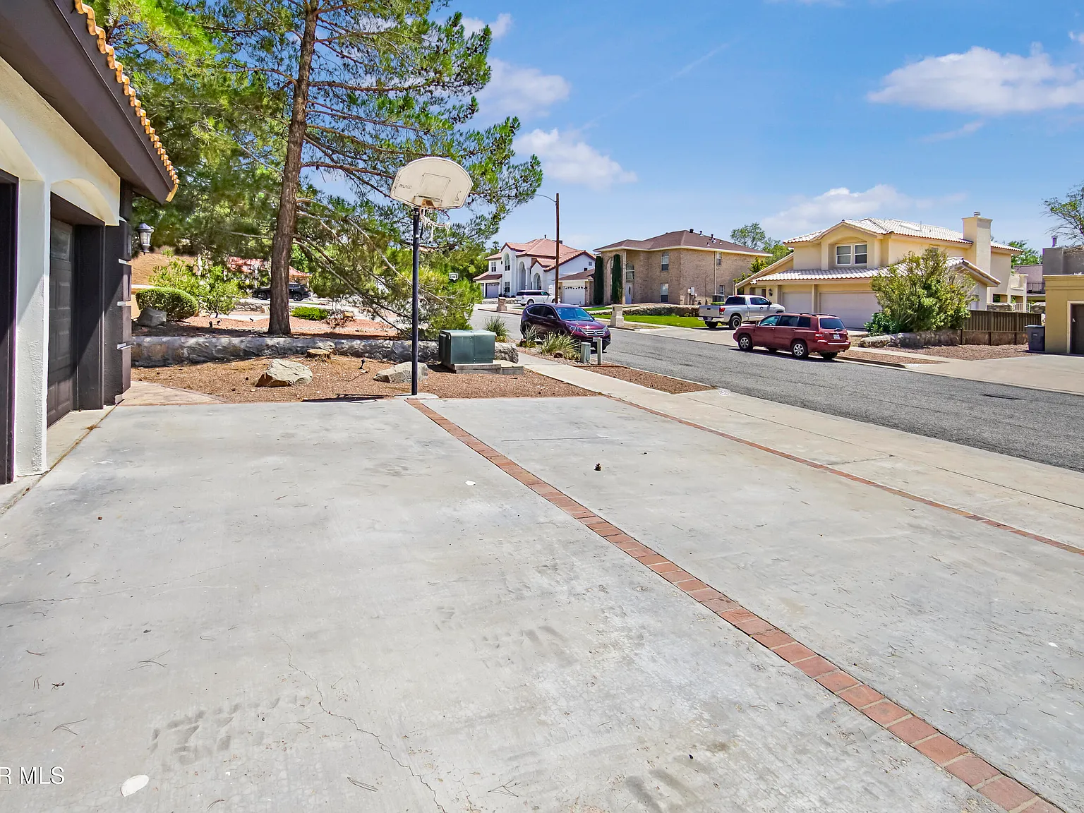 4 bed, 4.0 bath, 2917 sqft, $3,750 — Photo 3