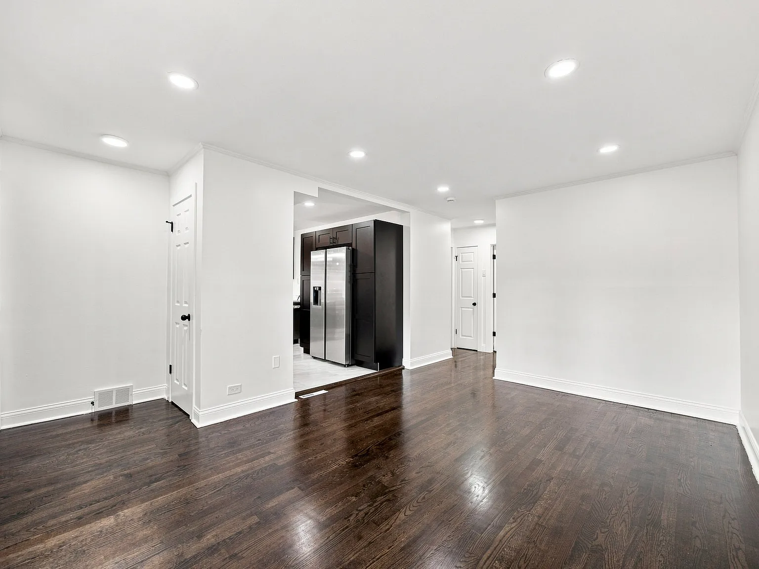 3 bed, 1032 sqft, $2,950 — Photo 2