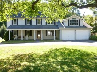 25 Housatonic Dr, Sandy Hook, CT 06482