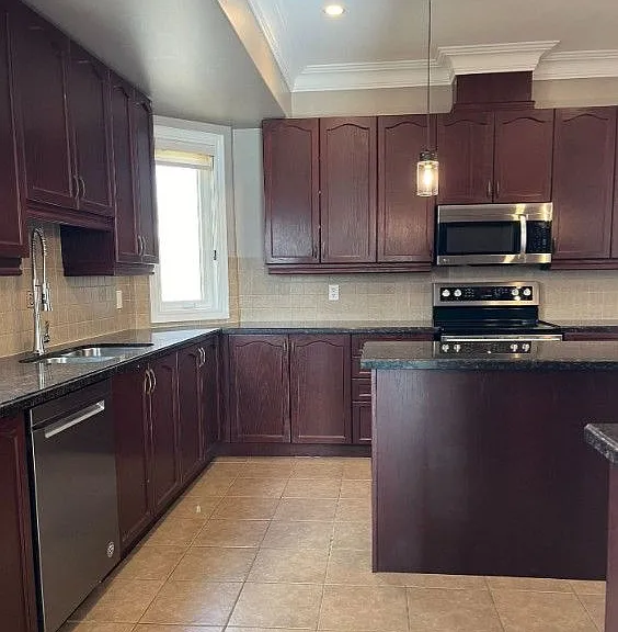 587 Thompson Rd S #9 — Photo 1