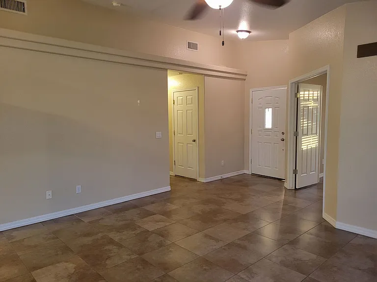 440 Hummingbird Dr — Photo 4
