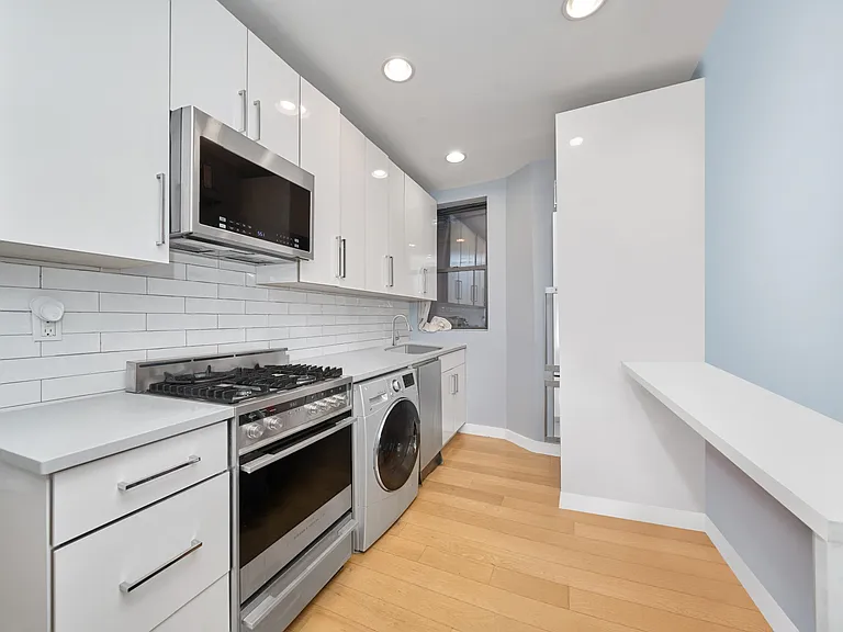 246 E 51st St #9 — Photo 8