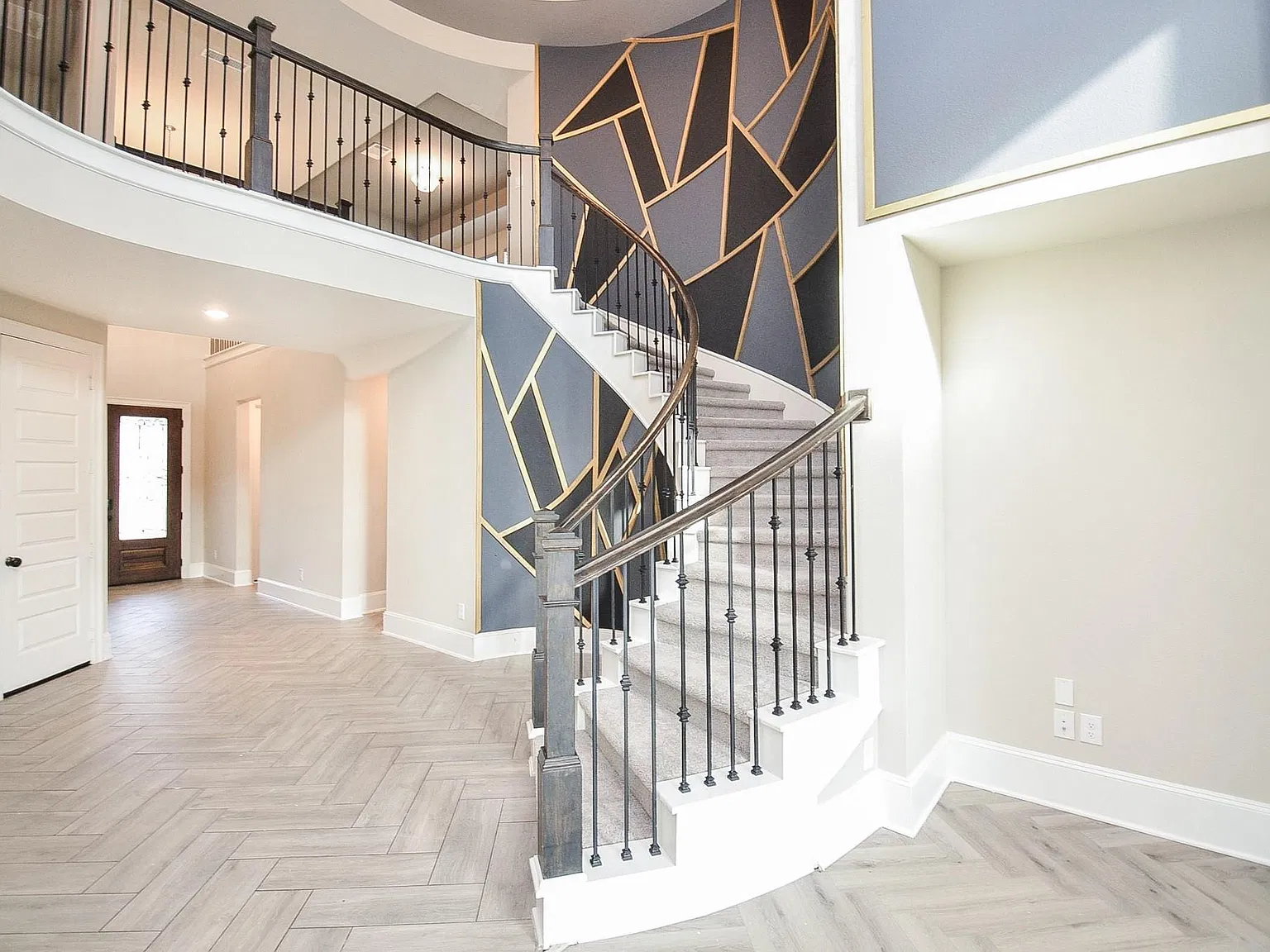 5 bed, 3.5 bath, 3166 sqft, $3,250 — Photo 2